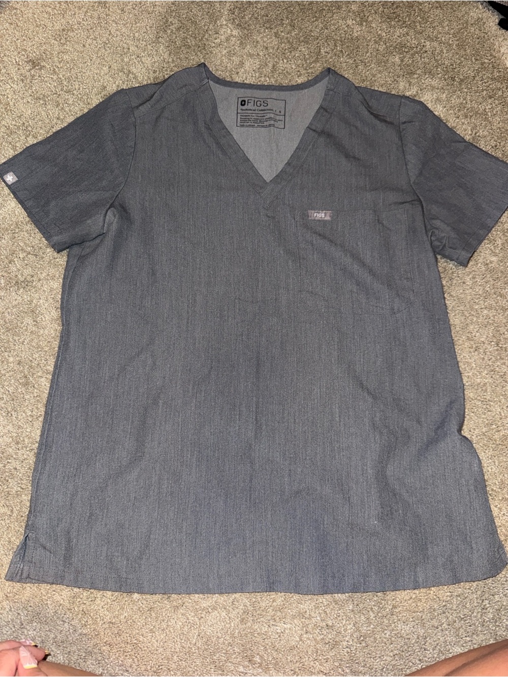 Figs Women’s Short Sleeve V-Neck Scrub Top - Charcoal Gray